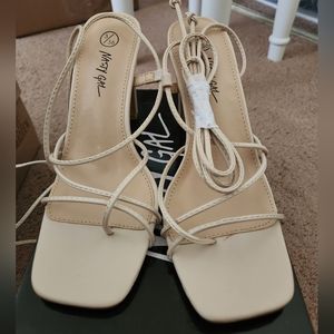NEVER WORN Nasty Gal Strappy Block Heels size 5.5